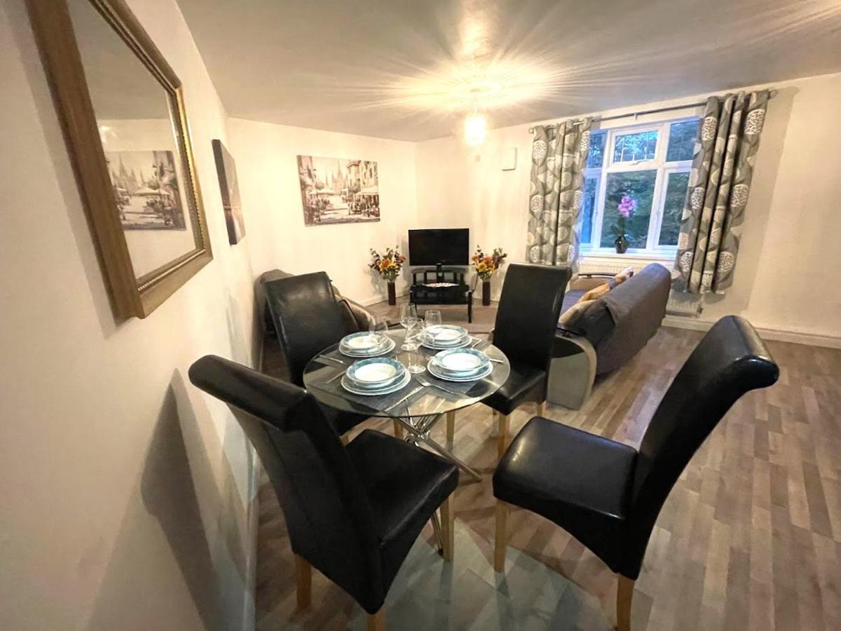 Deluxe 1-Bedroom Serviced Apartment Sleeps 4 For Short Or Long Stay Gillingham  Exterior foto